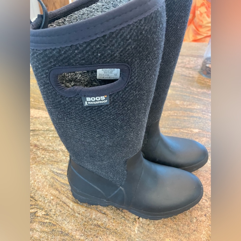 Women’s BOGS boots size 8 excellent condition